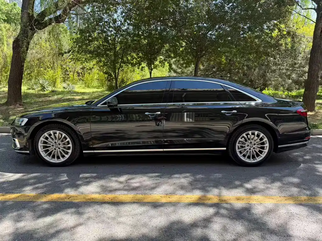 Audi A8 2018 — фото 3