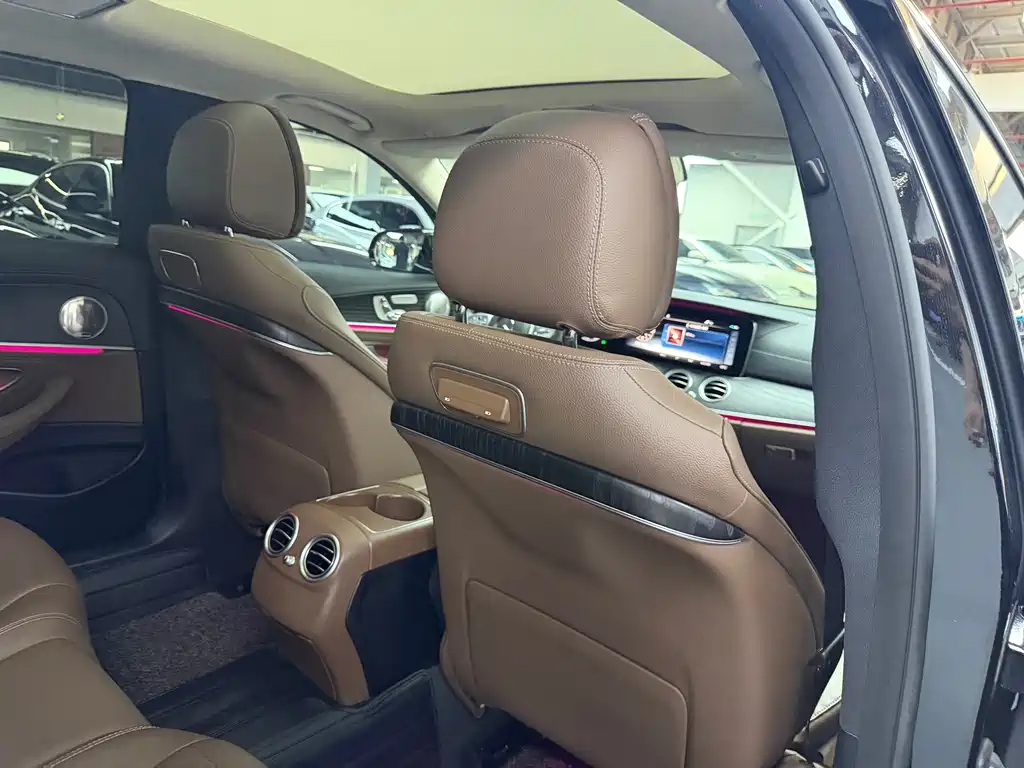 Mercedes-Benz E-Class 2020 — фото 15