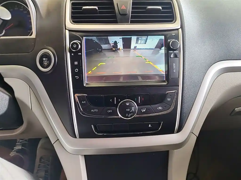 Geely Emgrand 2015 — фото 13