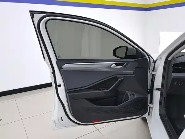 Volkswagen Sagitar 2024