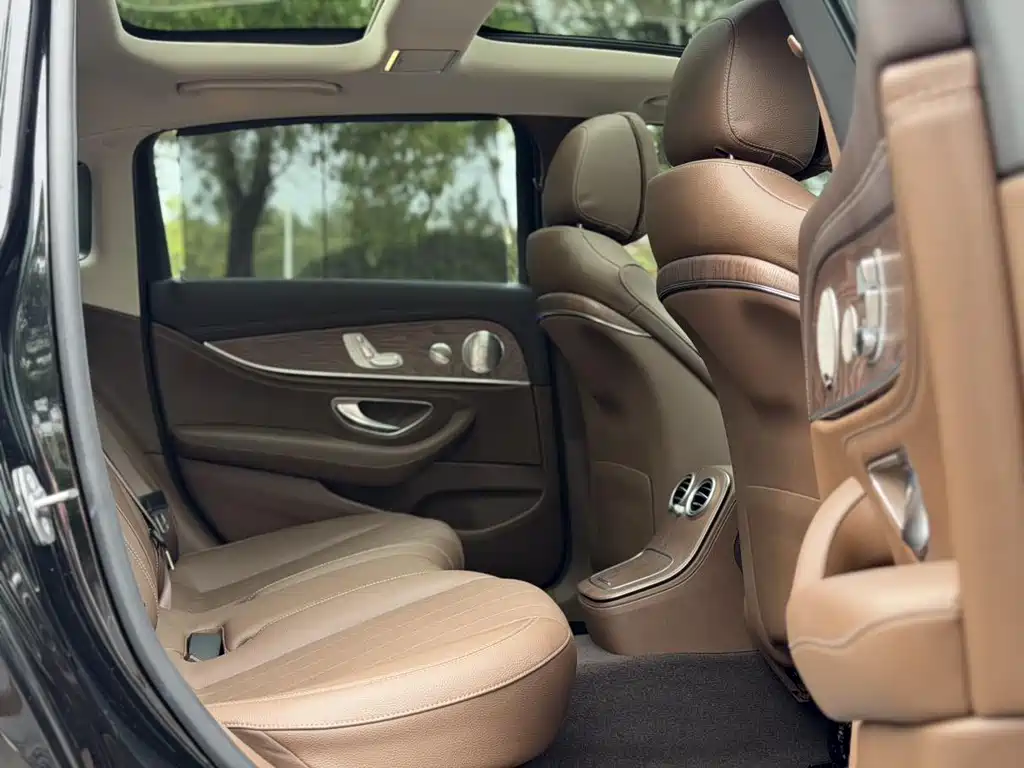 Mercedes-Benz E-Class 2022 — фото 11