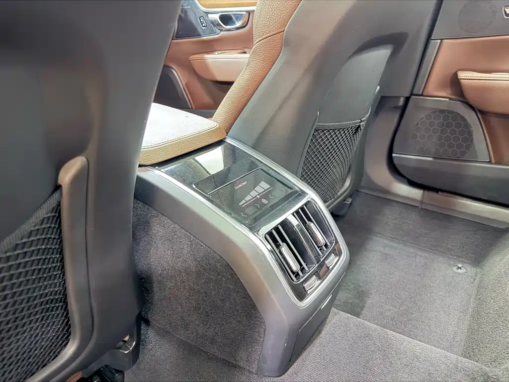 Volvo S90 2018 — фото 19