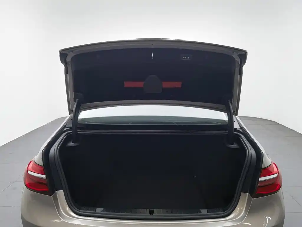 BMW 7 Series 2017 — фото 16