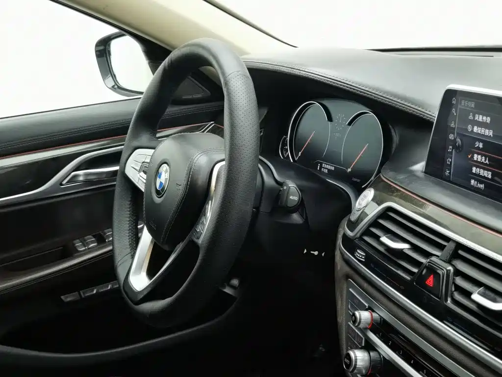 BMW 7 Series 2017 — фото 22