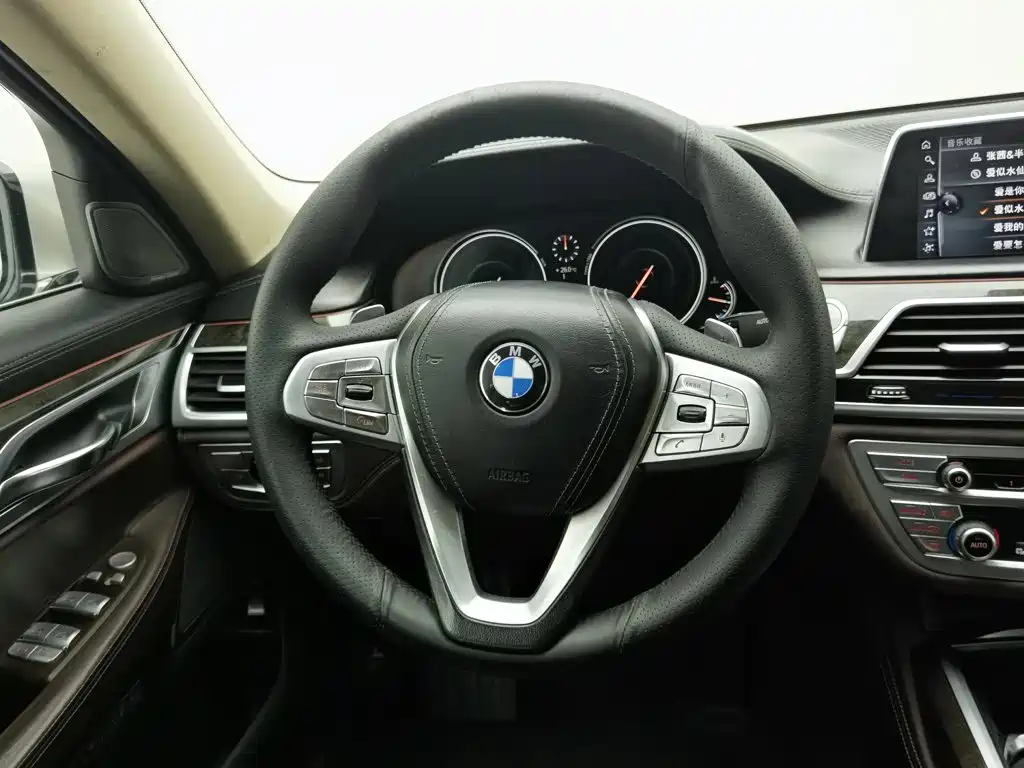 BMW 7 Series 2017 — фото 11