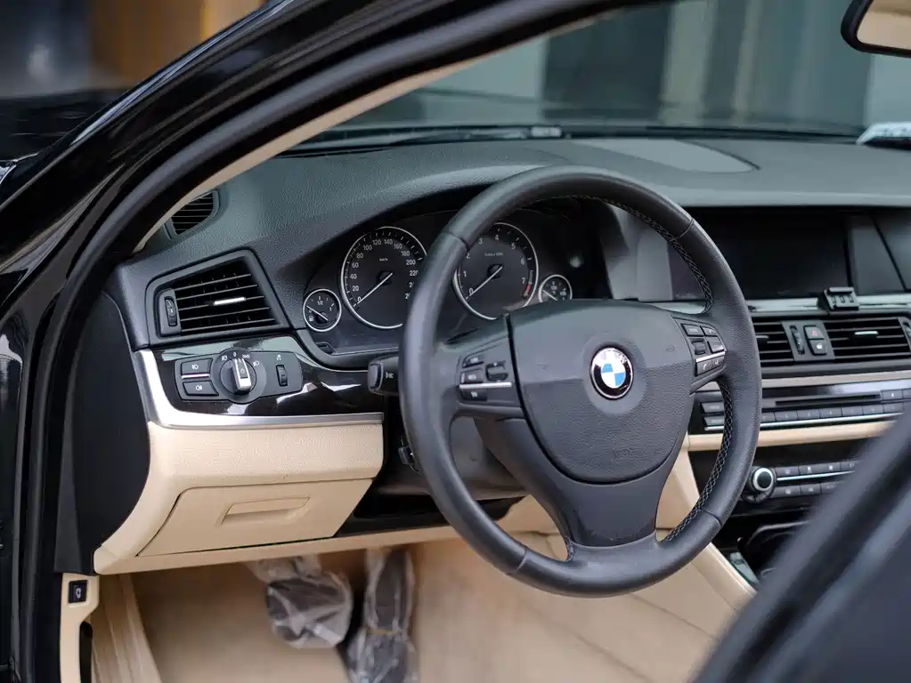 BMW 5 Series 2013 — фото 35