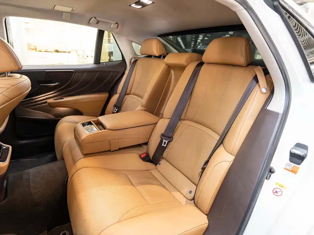 Lexus LS 2019 — фото 12