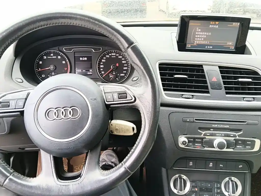 Audi Q3 2015 — фото 10