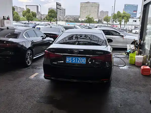Toyota Crown 2016