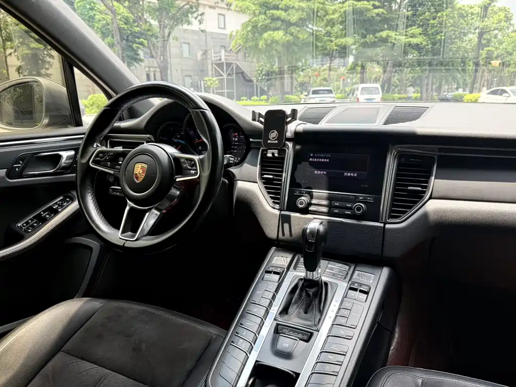 Porsche Macan 2017 — фото 12