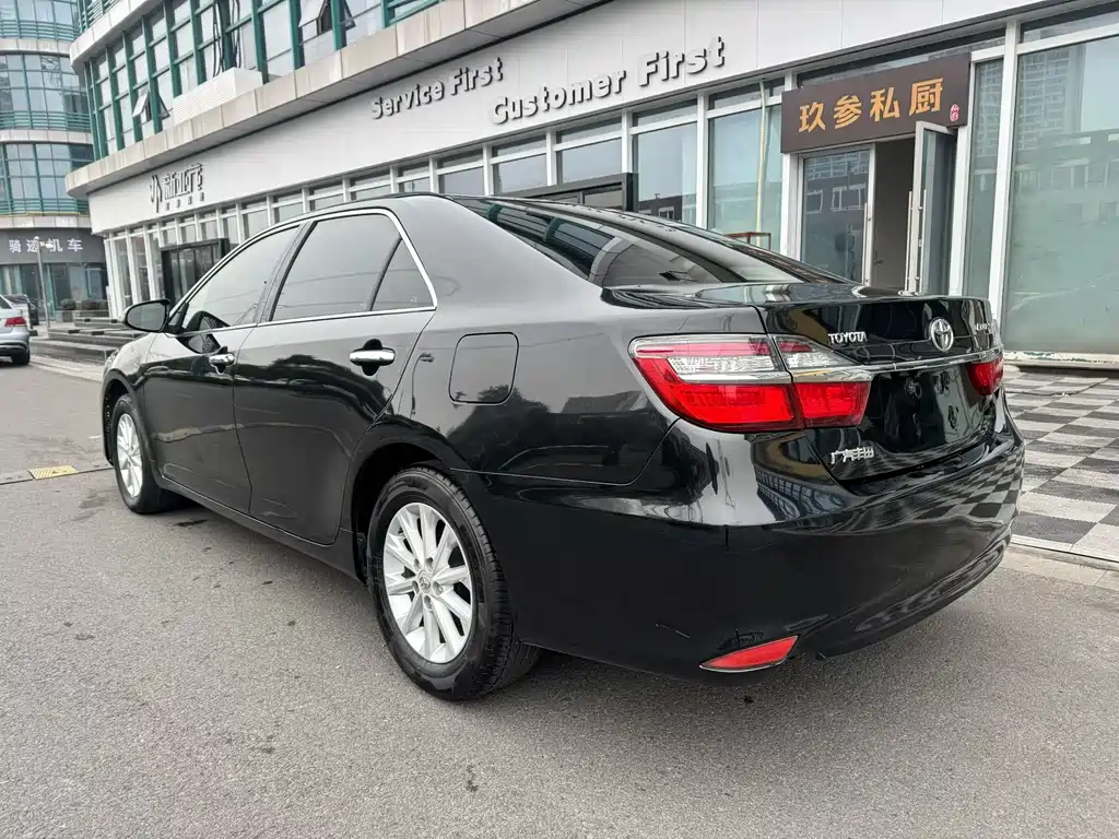 Toyota Camry 2017 — фото 5