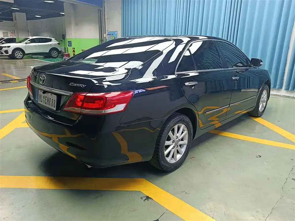 Toyota Camry 2010 — фото 7