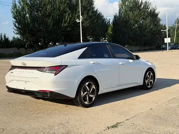 Hyundai Elantra 2023