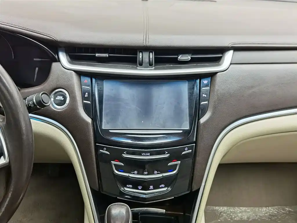 Cadillac XTS 2017 — фото 12