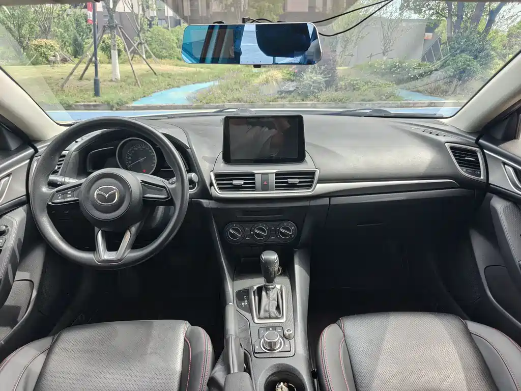 Mazda 3 Axela 2017 — фото 9