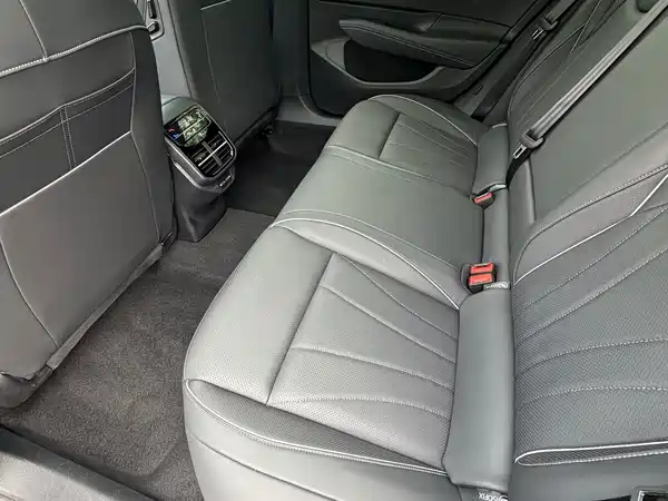 Volkswagen Passat 2025