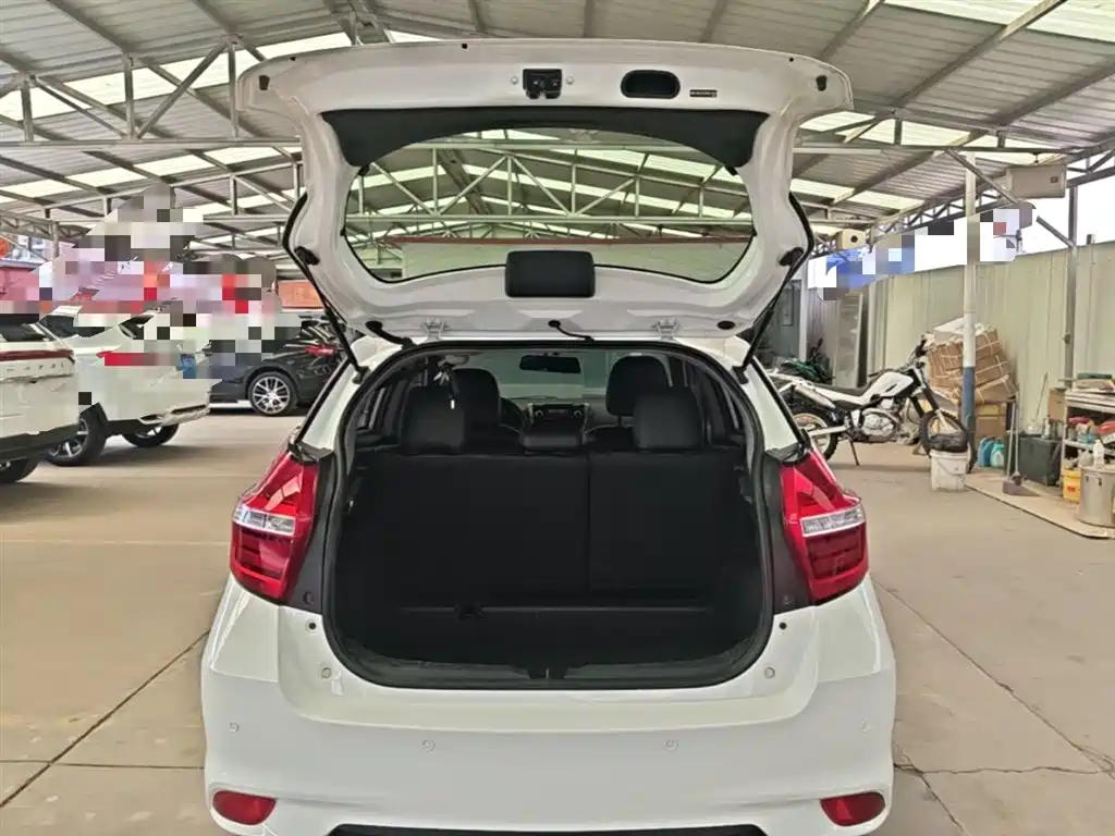 Toyota Yaris L 2017 — фото 19