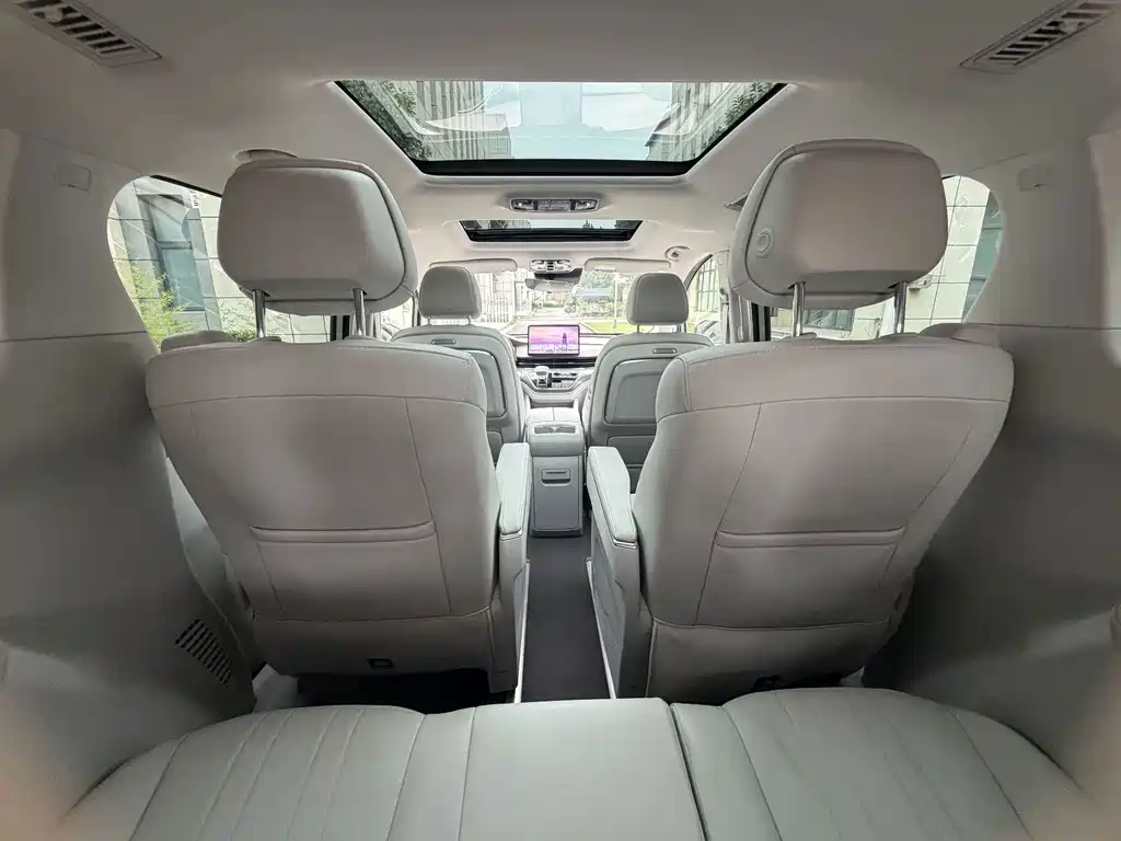 Roewe iMAX8 New Energy 2025 — фото 10