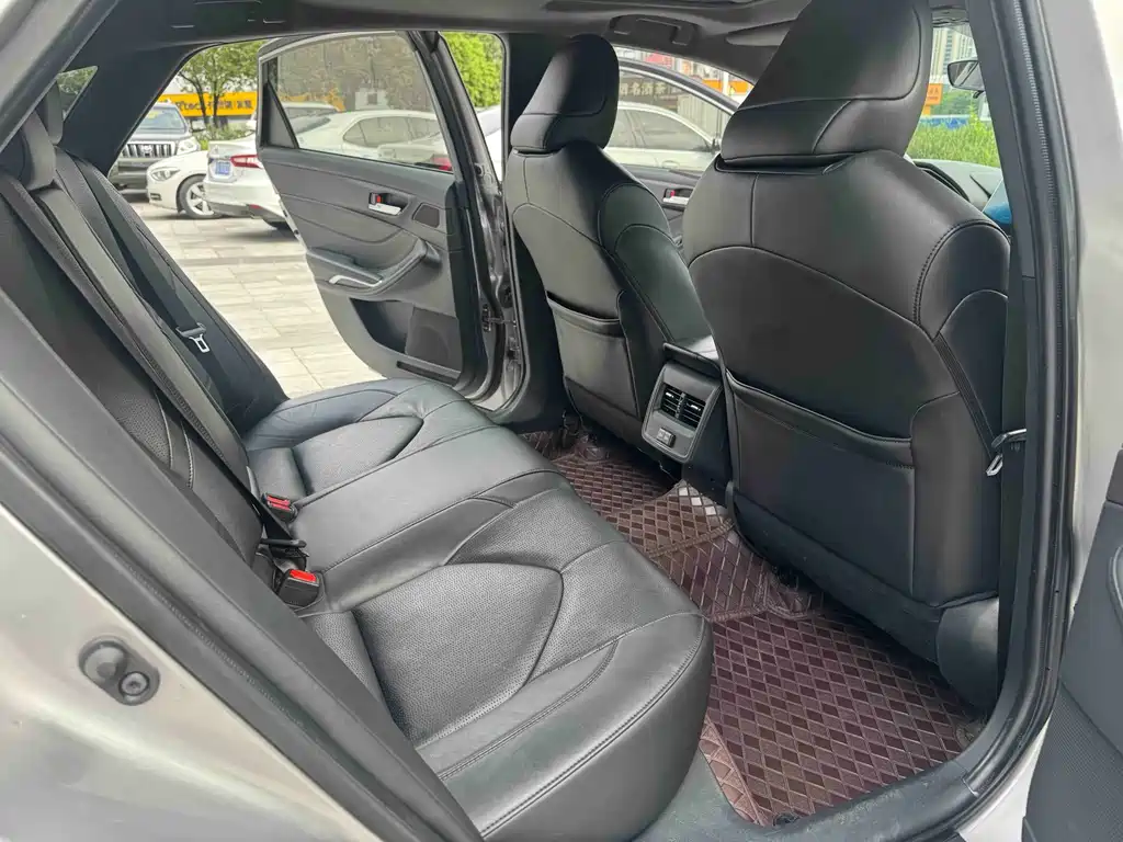 Toyota Avalon 2022 — фото 10
