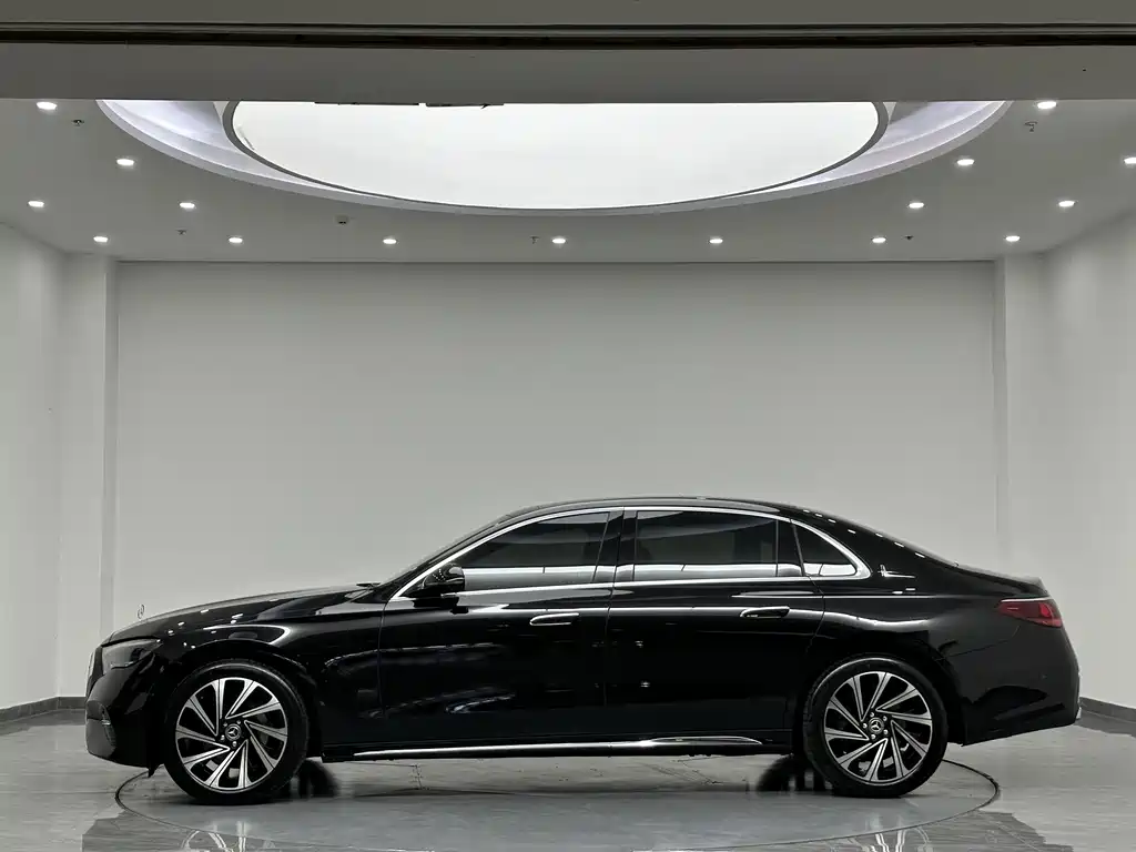 Mercedes-Benz E-Class 2025 — фото 4