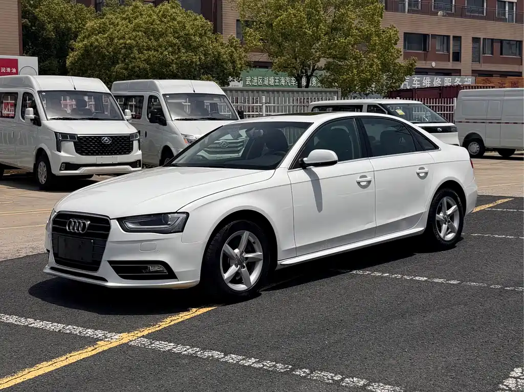 Audi A4L 2013 — фото 1