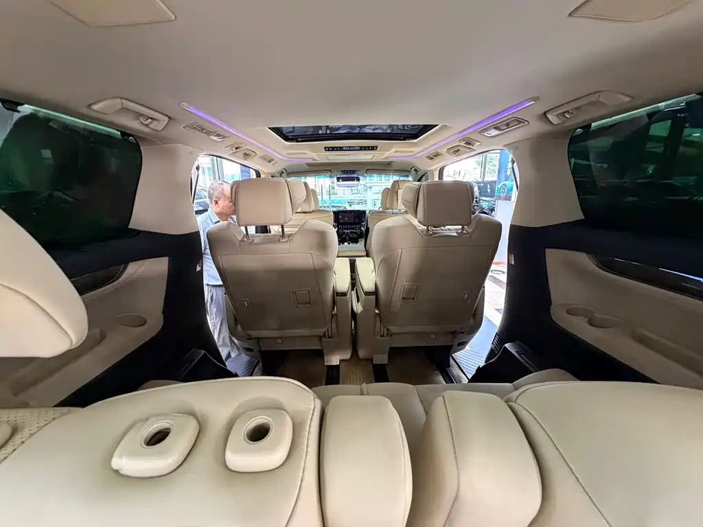 Toyota Alphard 2022 — фото 22