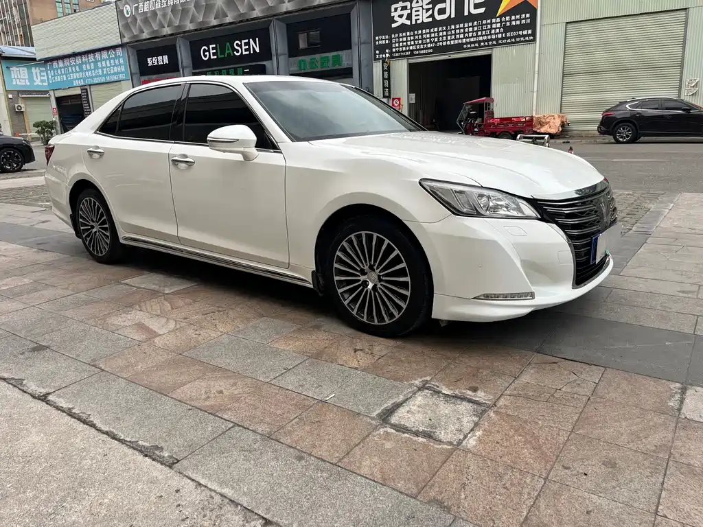 Toyota Crown 2018 — фото 3