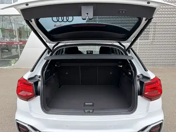 Audi Q2L 2024