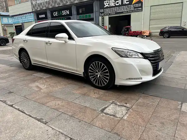 Toyota Crown 2018