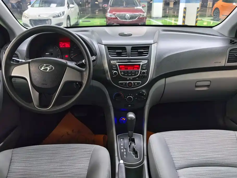 Hyundai Accent 2015 — фото 12