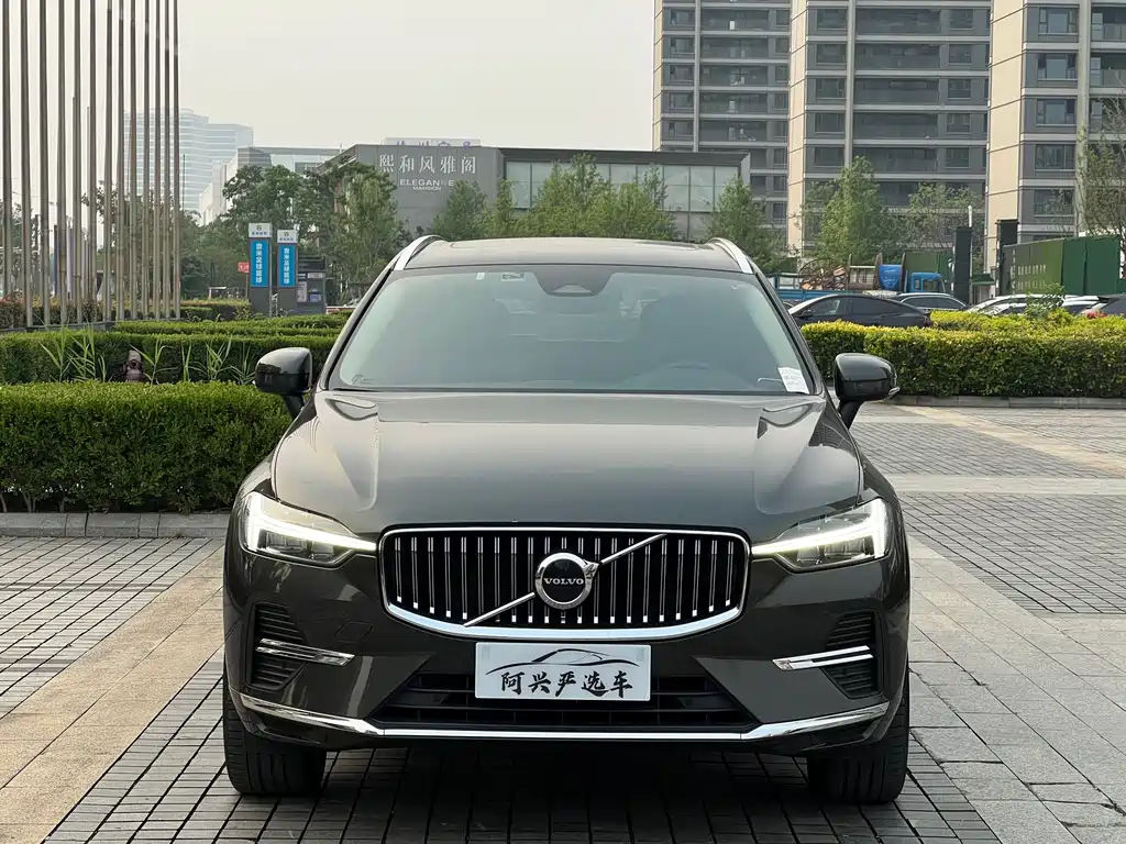 Volvo XC60 2022 — фото 2