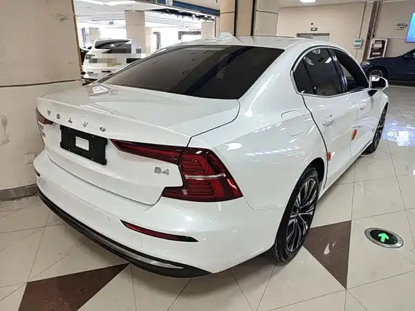 Volvo S60 2023