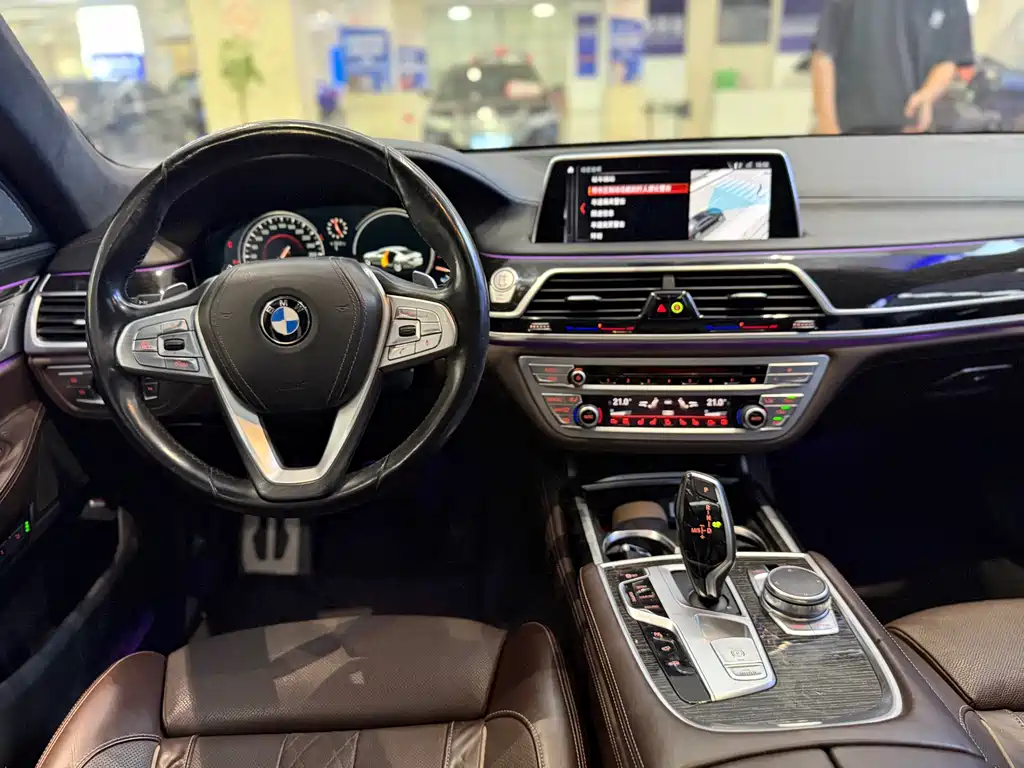 BMW 7 Series 2017 — фото 6