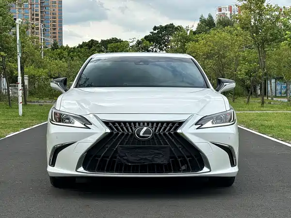 Lexus ES 2024