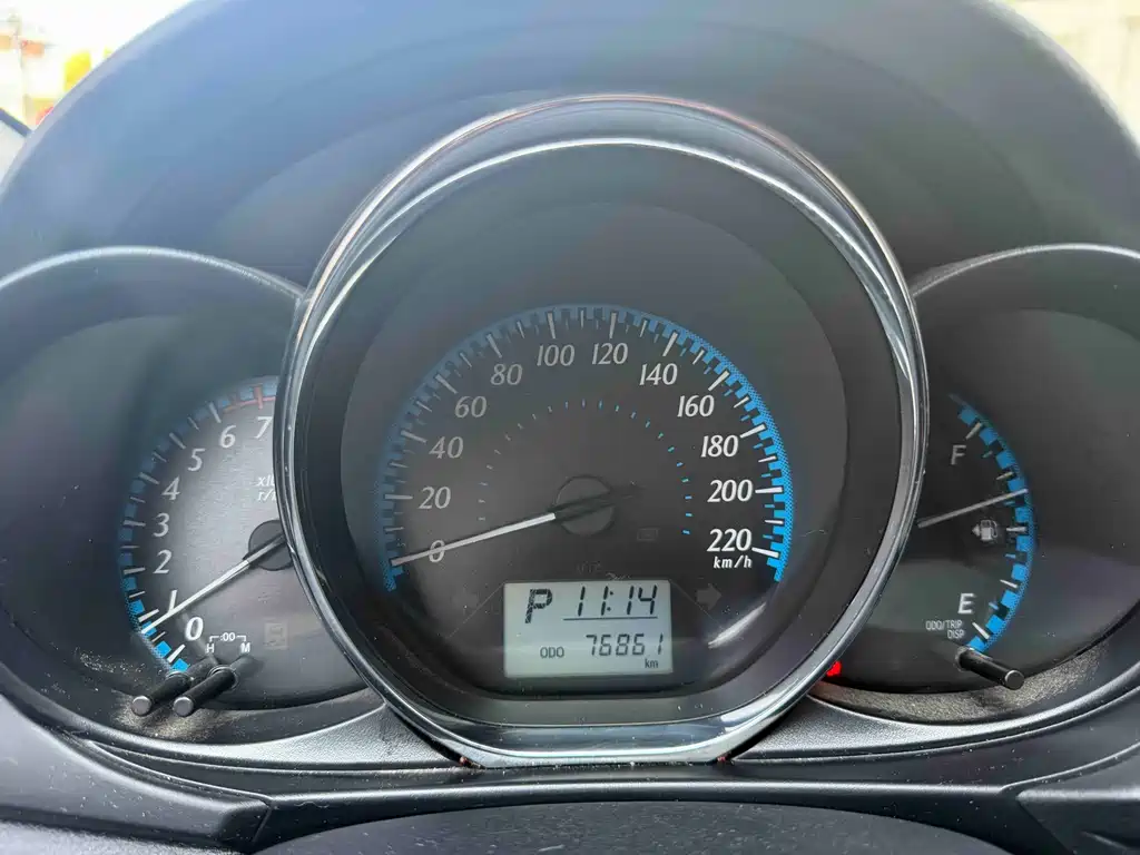 Toyota Yaris L 2019 — фото 10