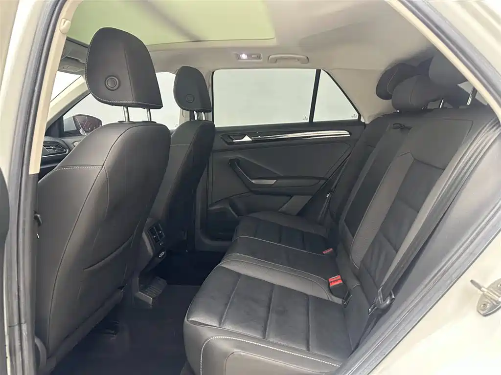 Volkswagen T-Roc 2023 — фото 15