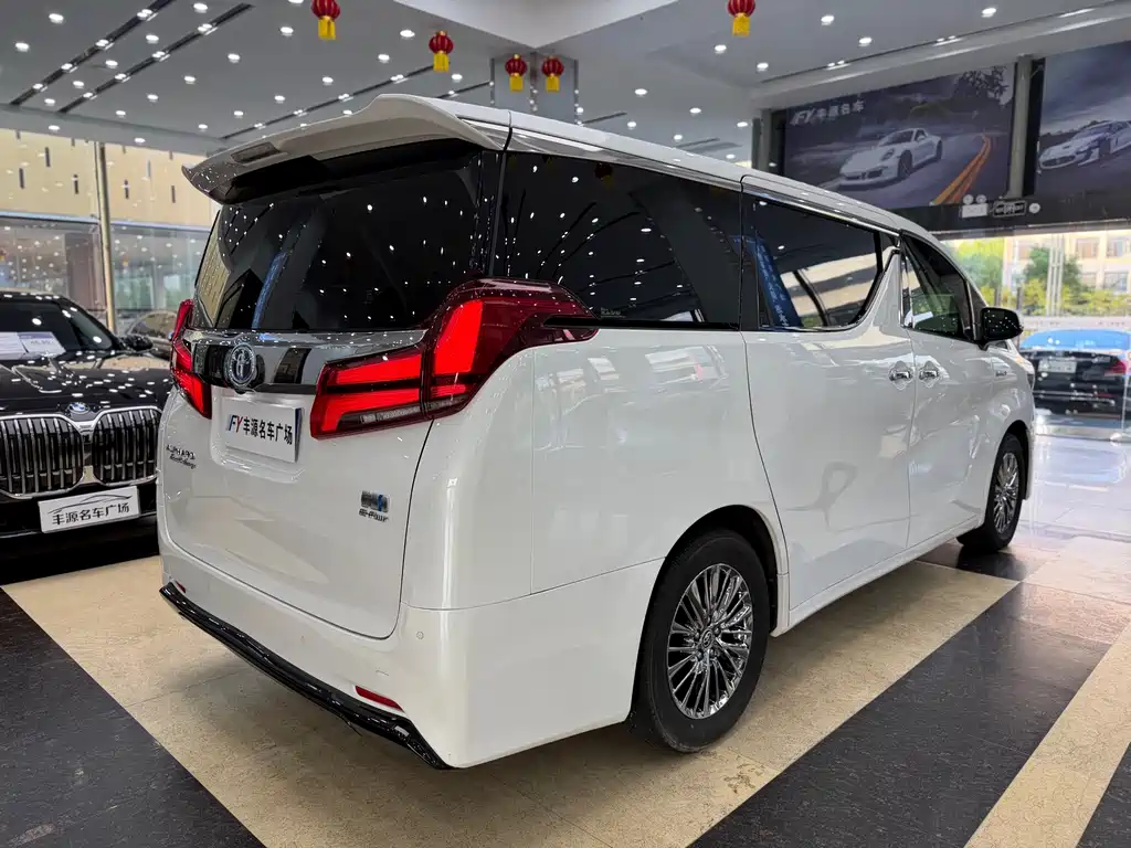 Toyota Alphard 2022 — фото 27