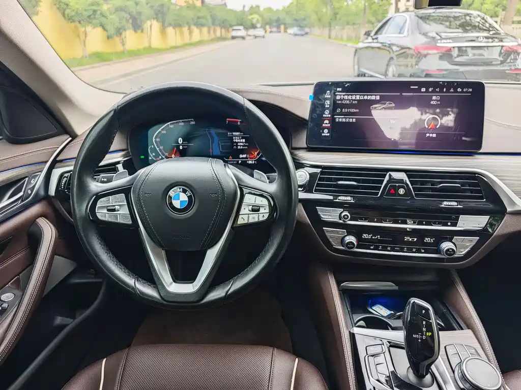 BMW 5 Series 2020 — фото 10