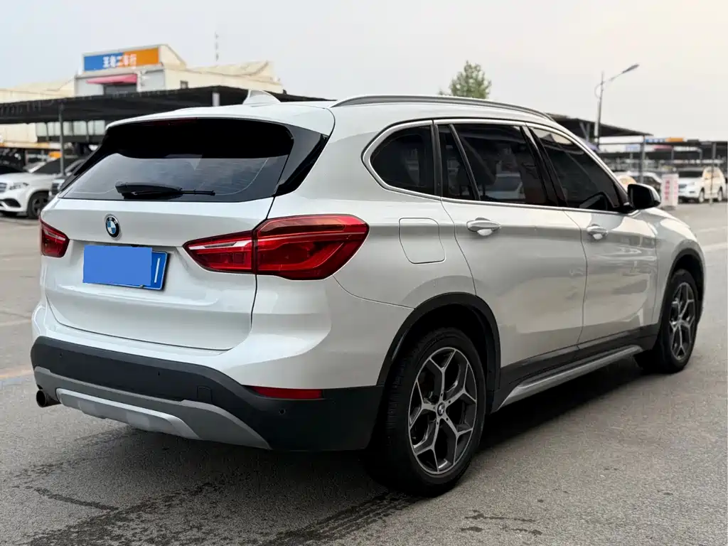 BMW X1 2017 — фото 9