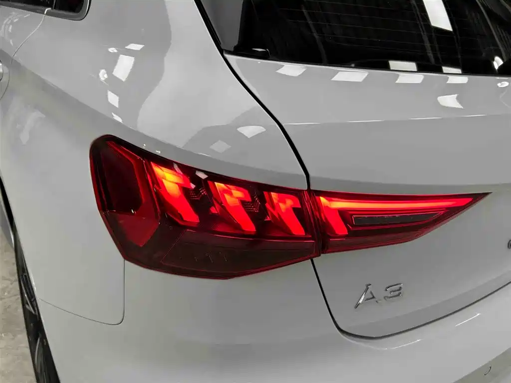 Audi A3 2023 — фото 19