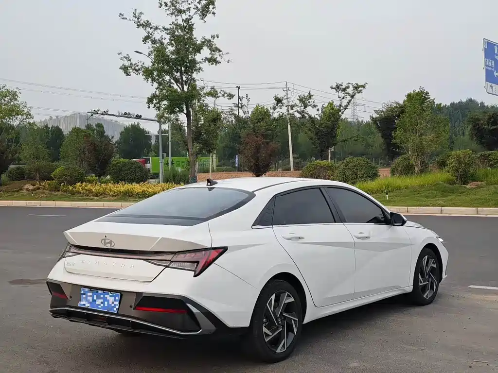 Hyundai Elantra 2024