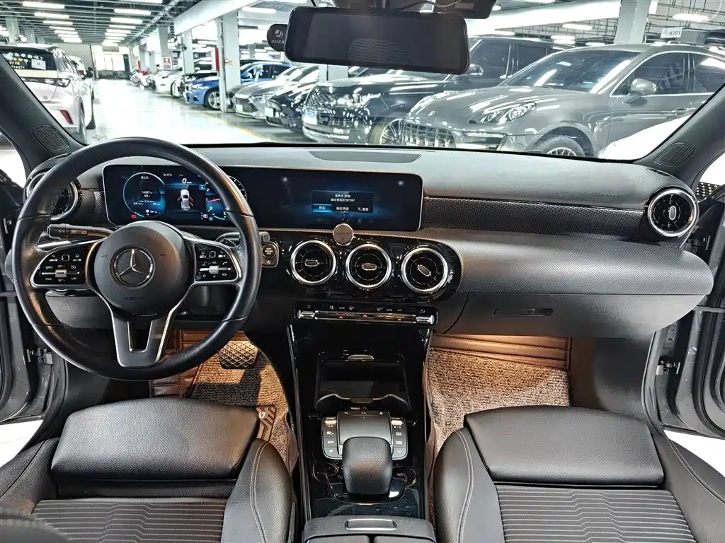 Mercedes-Benz A-Class 2020 — фото 13
