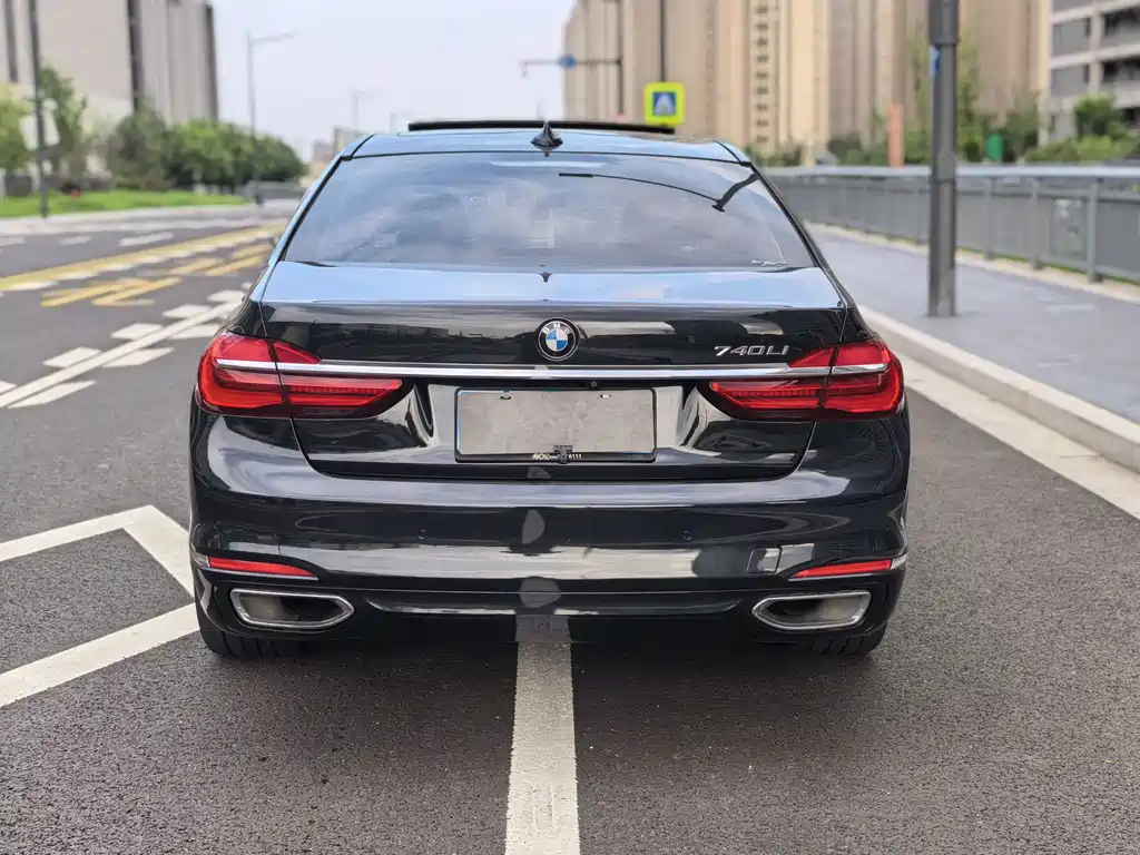 BMW 7 Series 2017 — фото 6