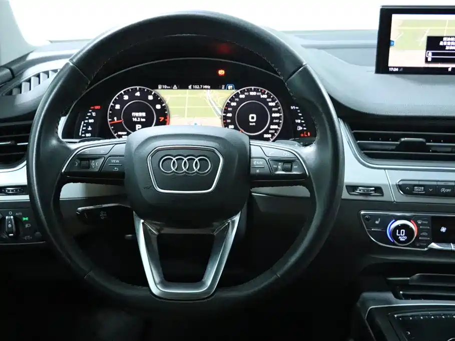 Audi Q7 2019 — фото 10
