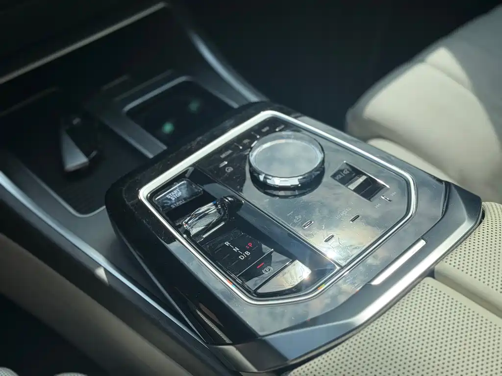 BMW i7 2023 — фото 12