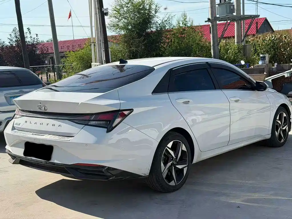 Hyundai Elantra 2021 — фото 16