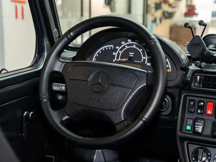 Mercedes-Benz G-Class 2010 — фото 12