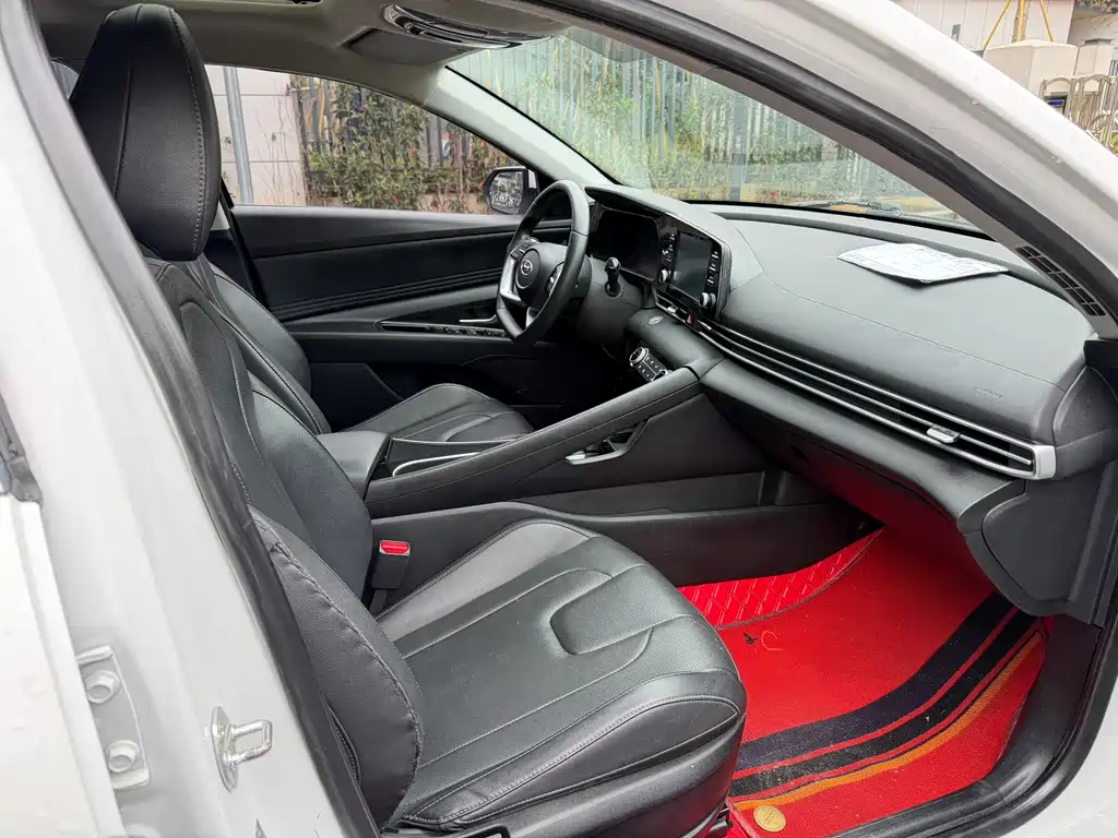 Hyundai Elantra 2023 — фото 10
