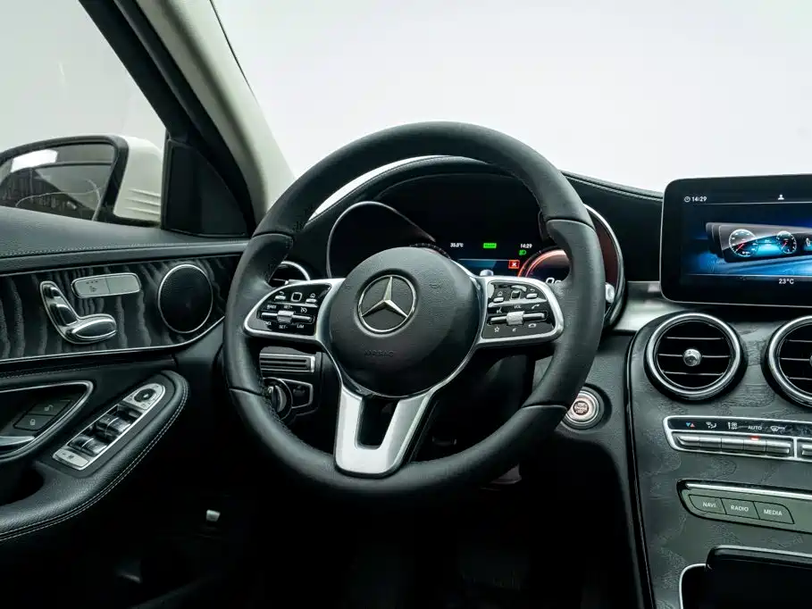 Mercedes-Benz C-Class 2019 — фото 16