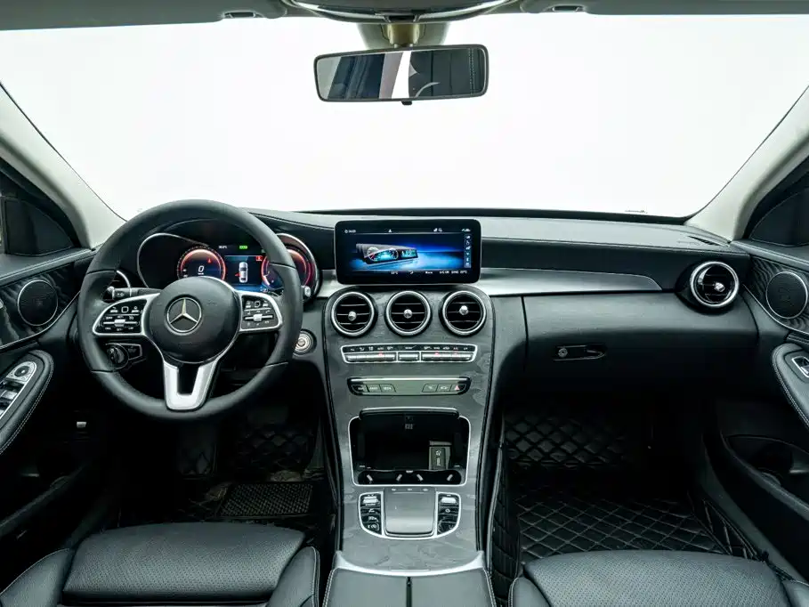 Mercedes-Benz C-Class 2019 — фото 17